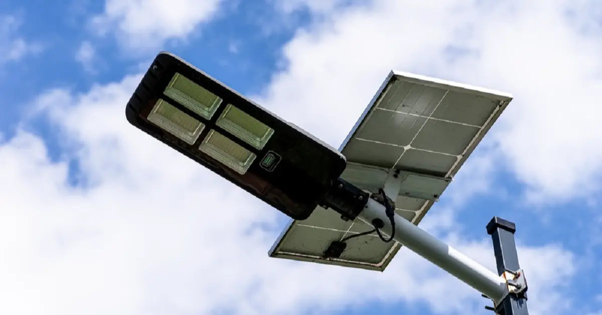 Heavy-duty-outdoor-solar-led-street-light-with-built-in-solar-panel-safe-for-yard-and-garden